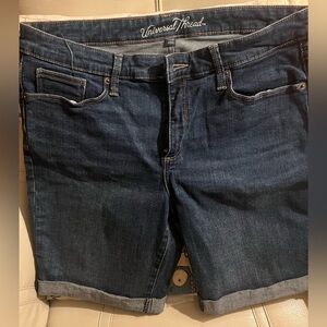 Universal Thread mid rise jean Bermuda shorts size 12
